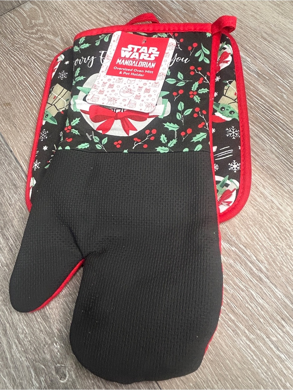NWT Star Wars Mandalorian Grogu Baby Yoda Holiday Oven Mitt & Pot Holder Set